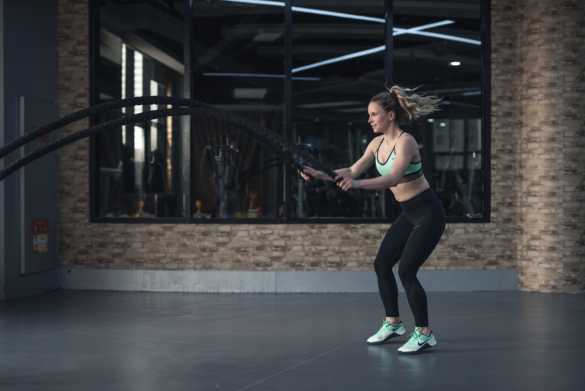 woman doing crossfit
